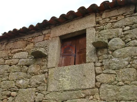 Moradia para Restaurar, Urrós, Mogadouro