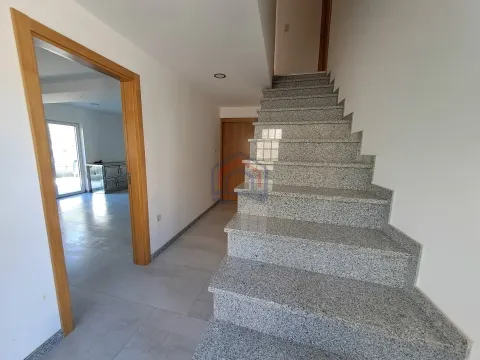 Moradia T4 em Atenor, Miranda do Douro