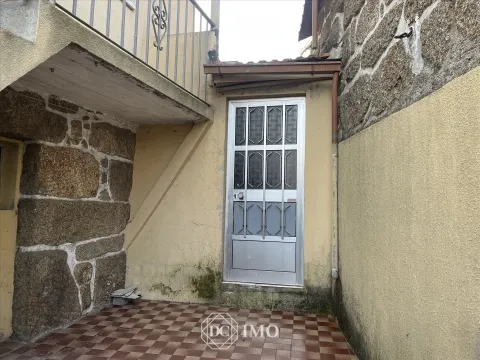 Moradia T2 para remodelar - Couço - Tondela