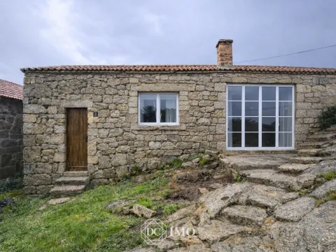 Moradia T2 para recuperar em Carvalhal da Mulher