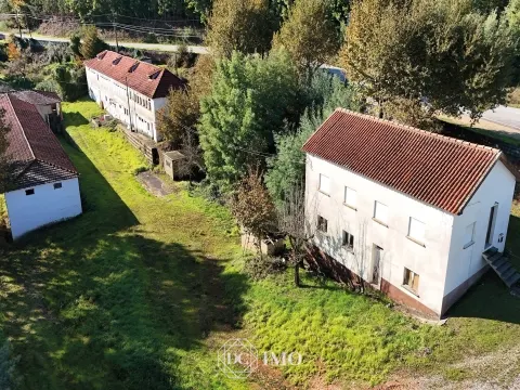 Complexo industrial com cerca de 3ha