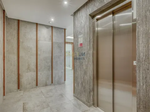  Moderne 3-Zimmer-Wohnung im Zentrum von Carcavelos.