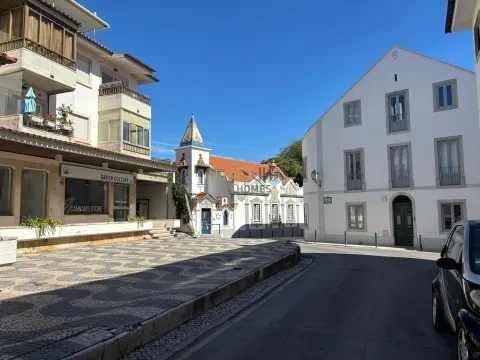 Exceptional commercial space with 1143.27 m² in the historic heart of Cascais.