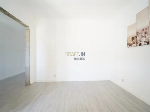 Casa de 4 dormitorios con garaje  Espaciosa casa semi-reformada con espacio exterior