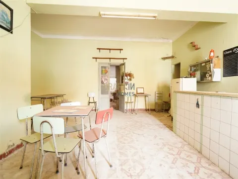 Edificio de tres unidades