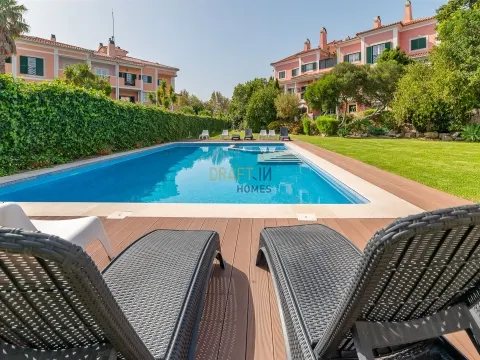 Apartamento T2 remodelado con terraza privada en la prestigiosa Quinta da Beloura