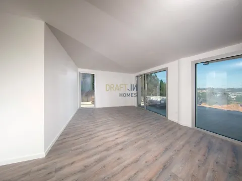 3-bedroom Duplex Apartment in Private Condominium – Pombal