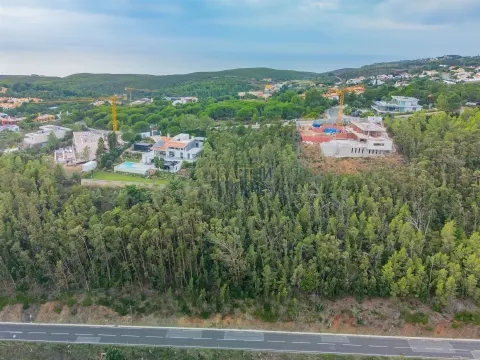 Magnífica parcela edificable con una superficie total de 4.240 m², ideal para la construcción