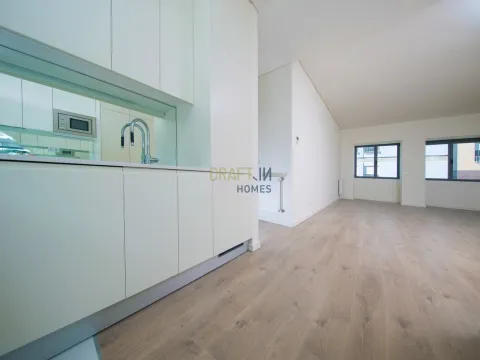 Apartamento T2 de Arquitetura Contemporânea no Coração de Leiria