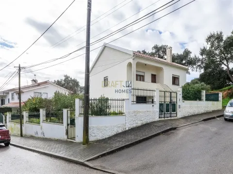 Moradia de 4 assoalhadas na Amora.