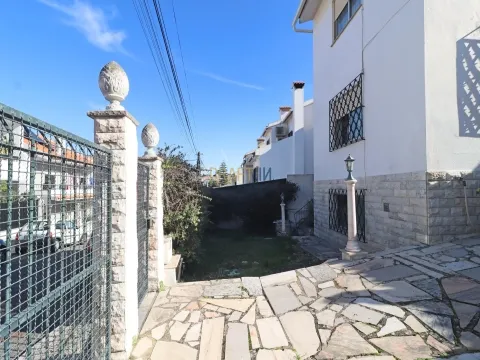 Fantástica Moradia T4+1  a 5 minutos do Mar no Alto da Parede, Cascais