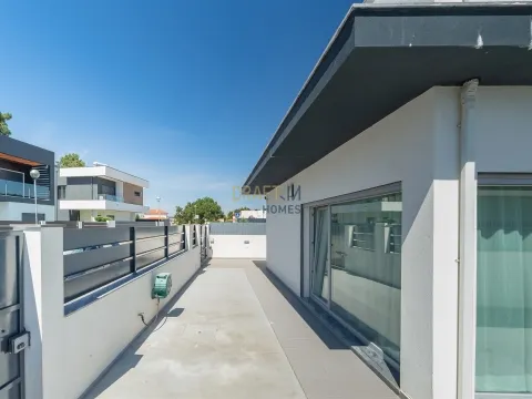 Moradia t3+1 em Nogueira de Azeitão, Setúbal.