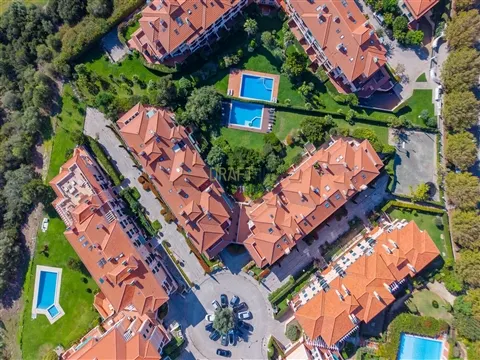 Appartamento di 5 stanze, a Quinta da Beloura. Appartamento T3+1 arredato in complesso residenziale