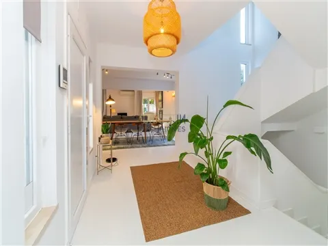 Casa indipendente con 4 camere da letto, jacuzzi, terrazza e balcone a Murtal, Parede.