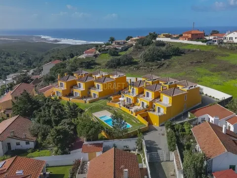 VILLA DE 3+1 DORMITORIOS EN URBANIZACIÓN CERRADA EN MALVEIRA DA SERRA