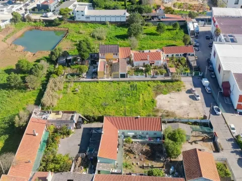 Terreno en Alcoitão con proyecto aprobado para 4 almacenes