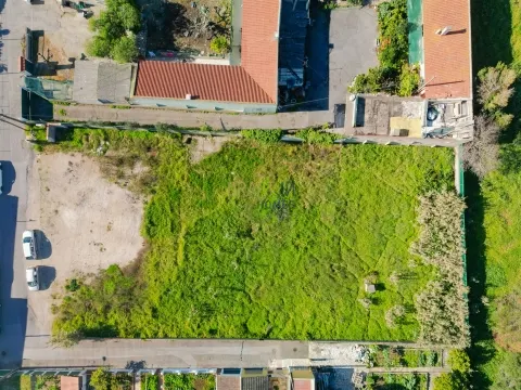 Terreno en Alcoitão con proyecto aprobado para 4 almacenes