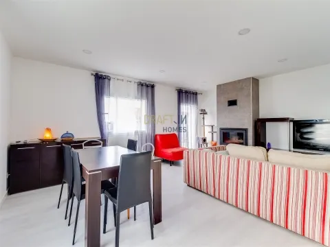 Appartement de 3 chambres entièrement rénové dans le centre de Pataias