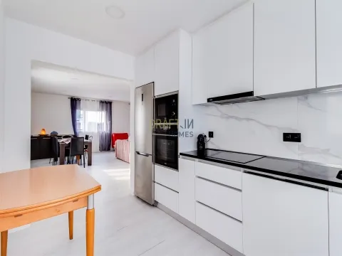 Appartement de 3 chambres entièrement rénové dans le centre de Pataias