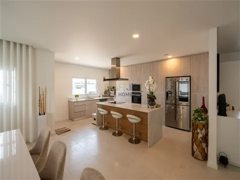 Vivienda T4 de una sola planta con arquitectura moderna en Pataias | Alcobaça