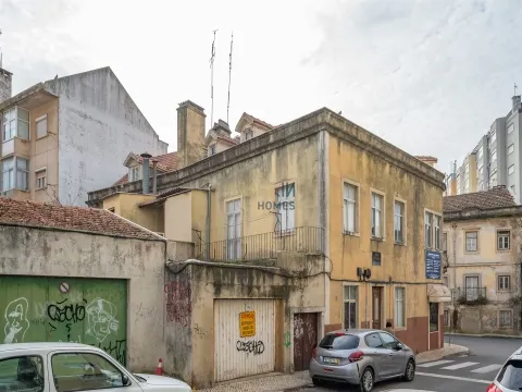 Building to remodel in Queluz