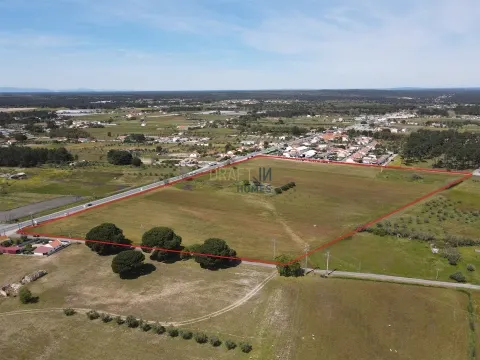 Terreno para construcción de comercio/servicios.