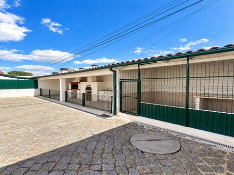 Moradia Geminada T4