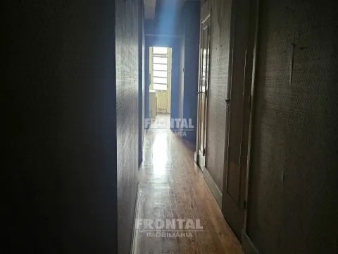 Apartamento T4+1 na Rua Santa Catarina