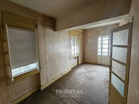 Apartamento T4+1 na Rua Santa Catarina