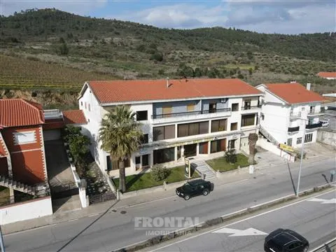 Loja comercial com 1200 m2 no centro de Vila Flor