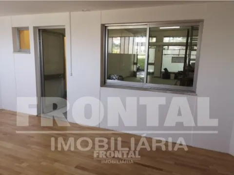 Loja Totalmente Remodelada - Excelente Localização | Campanhã, Porto