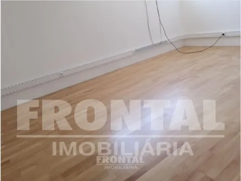 Loja Totalmente Remodelada - Excelente Localização | Campanhã, Porto