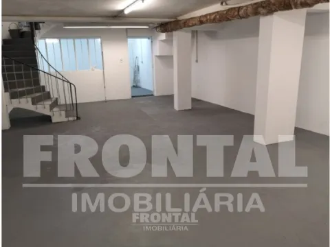 Loja Totalmente Remodelada - Excelente Localização | Campanhã, Porto