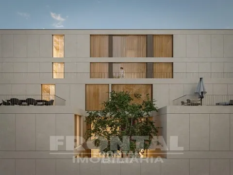 Oportunidade Única: T2 com Varanda e Garagem no PrestigeLiving Costa Cabral