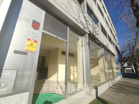 Loja Comercial com 99,97 m² - Alto Potencial de Negócio | São Mamede de Infesta