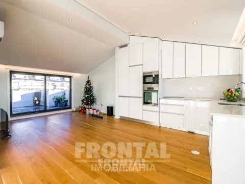Penthouse com Dois Terraços e Vista Mar | Centro De Espinho, Espinho
