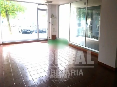 Loja de Gaveto com Estacionamento | Pólo Universitário, Pedrouços, Porto