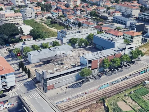 Loja de Rua - Cerca de 100m2 &#124; São Mamede De Infesta, Matosinhos