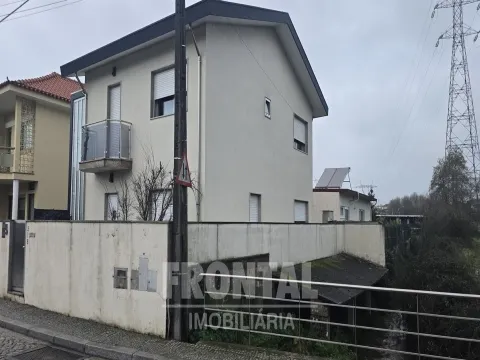 Moradia Isolada T3 em Exclusivo com Terreno de 784 m² | Cidade Da Maia, Maia