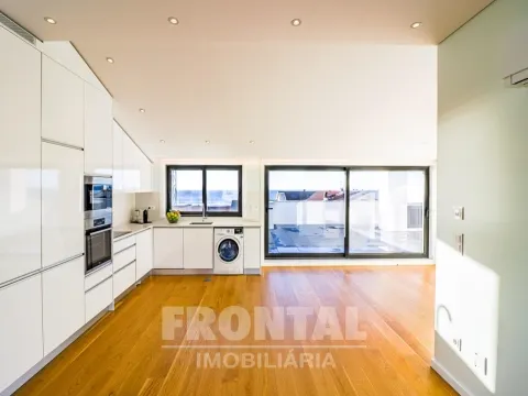 Penthouse com Dois Terraços e Vista Mar | Centro De Espinho, Espinho