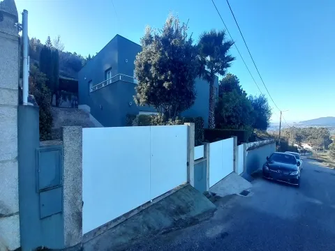 Moradia T3 Moderna com Piscina Privada – Loivo, Vila Nova De Cerveira