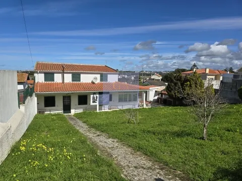 Moradia e terreno para Construção na Ericeira