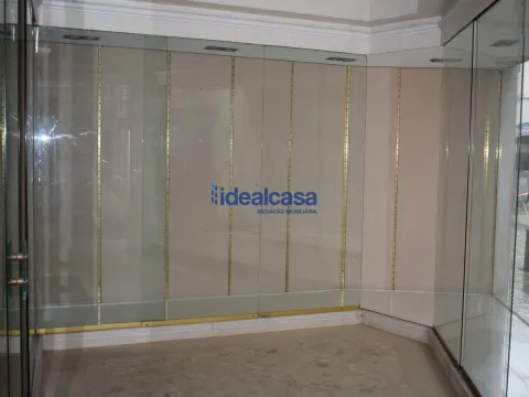 Arrenda loja na baixa de Coimbra. Boas áreas