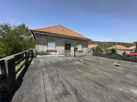 Property renovation in Castro Laboreiro, Viana do Castelo.
