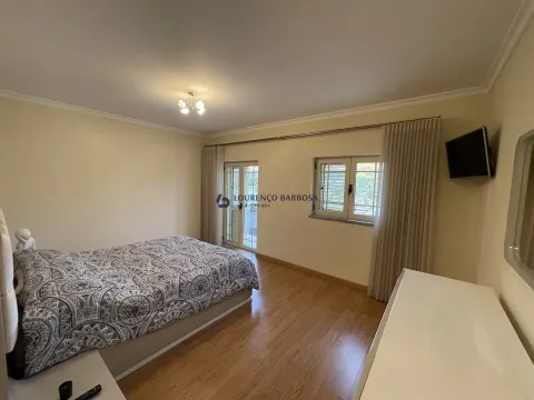 Moradia V4 em Várzea de Abrunhais - Lamego