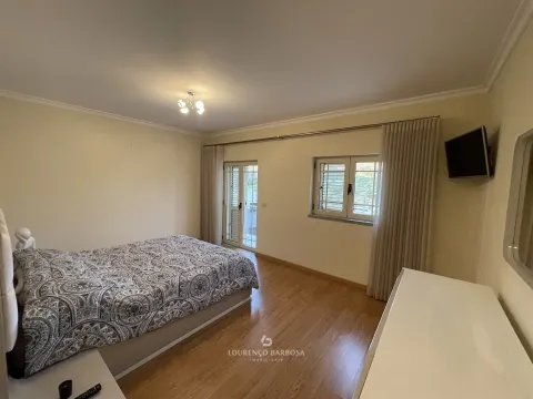 Moradia V4 em Várzea de Abrunhais - Lamego
