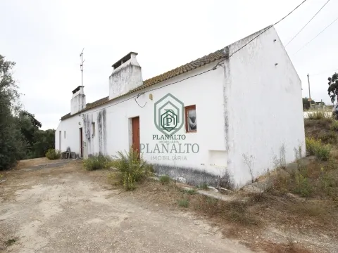 Oportunidade Única! Imóvel com Potencial para Recuperação no Couço – Coruche