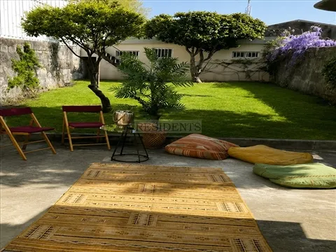 Moradia na Foz com jardim p/ reabilitar c/ projeto aprovado para T5