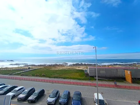 Appartement duplex 3 chambres avec terrasse face à la mer – Lavra