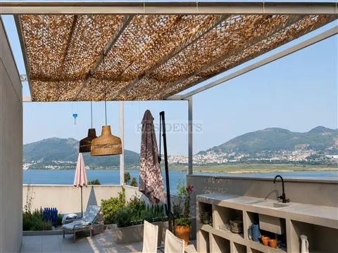 Moradia T2 com piscina e vistas deslumbrantes sobre o rio Minho
